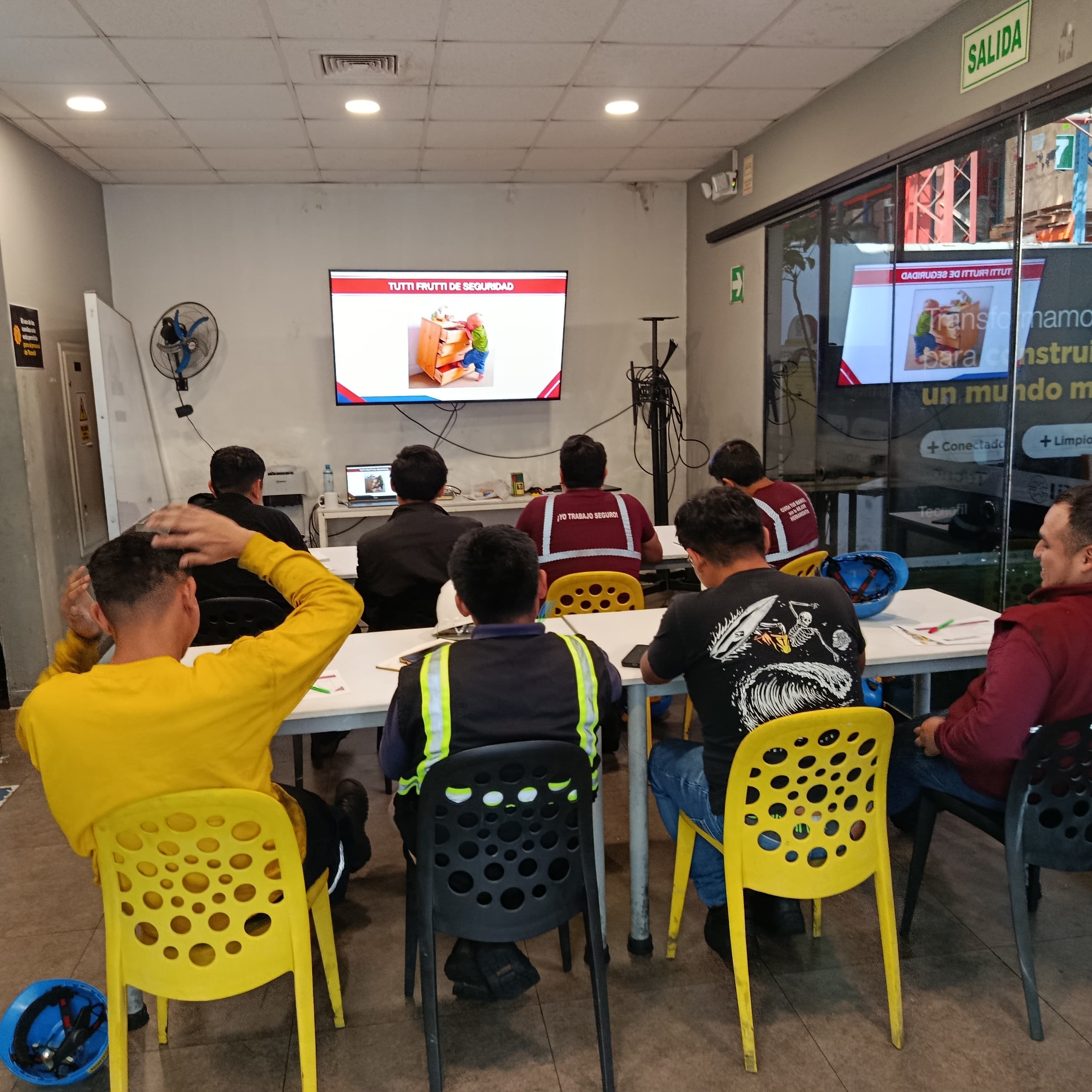 Sala de capacitación de trabajadores en seguridad industrial